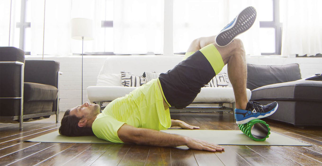 Тренировка для избавления от складок на спине и боках: 10 упражнений на полу